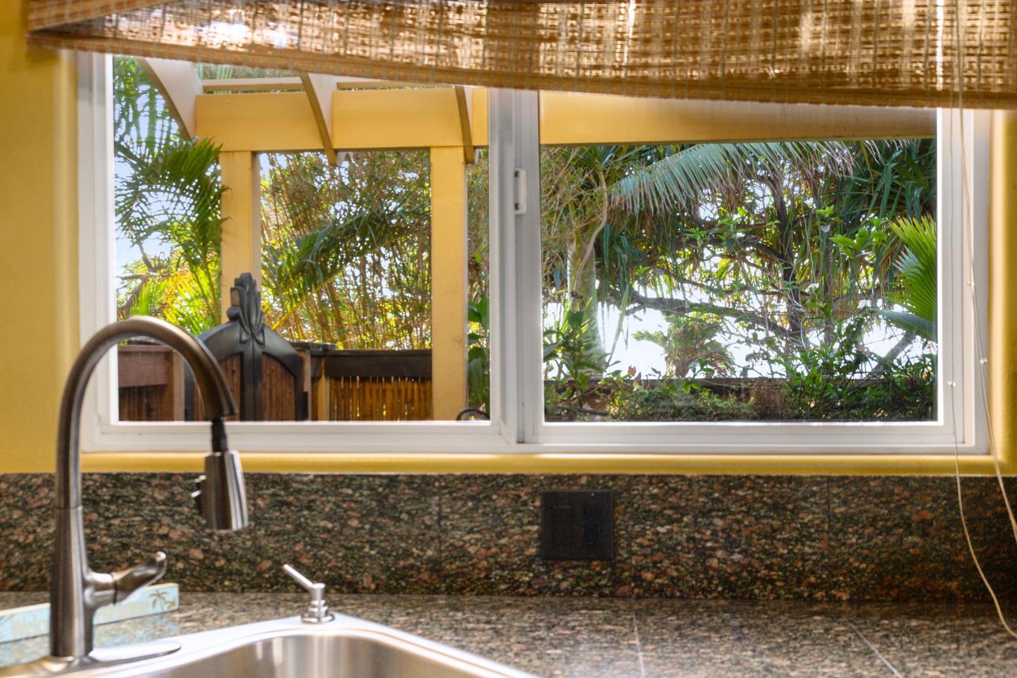Plumeria Suite, 2-Bedrooms, Sleeps 6, Pool & Bbq, Pre-Renovation Summer Sale キヘイ エクステリア 写真
